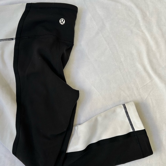 Lululemon Leggings Black & White 7/8 Length Size 8 Women’s Workout Athleisure - Picture 7 of 7